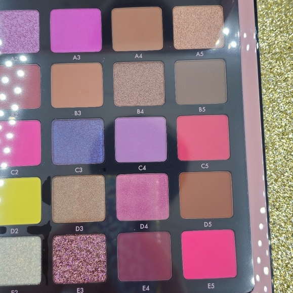 Anastasia Beverly Hills Norvina Pro Pigment Palette Vol 4 - Picture 4 of 4